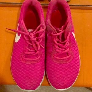 Womens Nike Tanjun SE - Vivid Pink 7.5